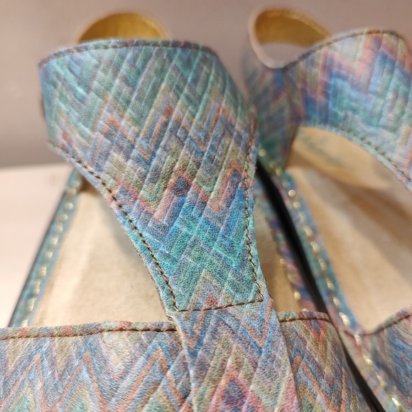 Alegria‎ Kerri Wedge Sandals Womens 38 US 7.5 8 Multicolor Chevron Comfort Blues - Picture 4 of 12